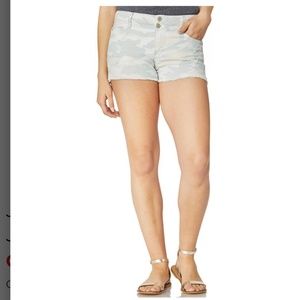 Juniors' Wallflower Curvy Ripped Jean Shorts